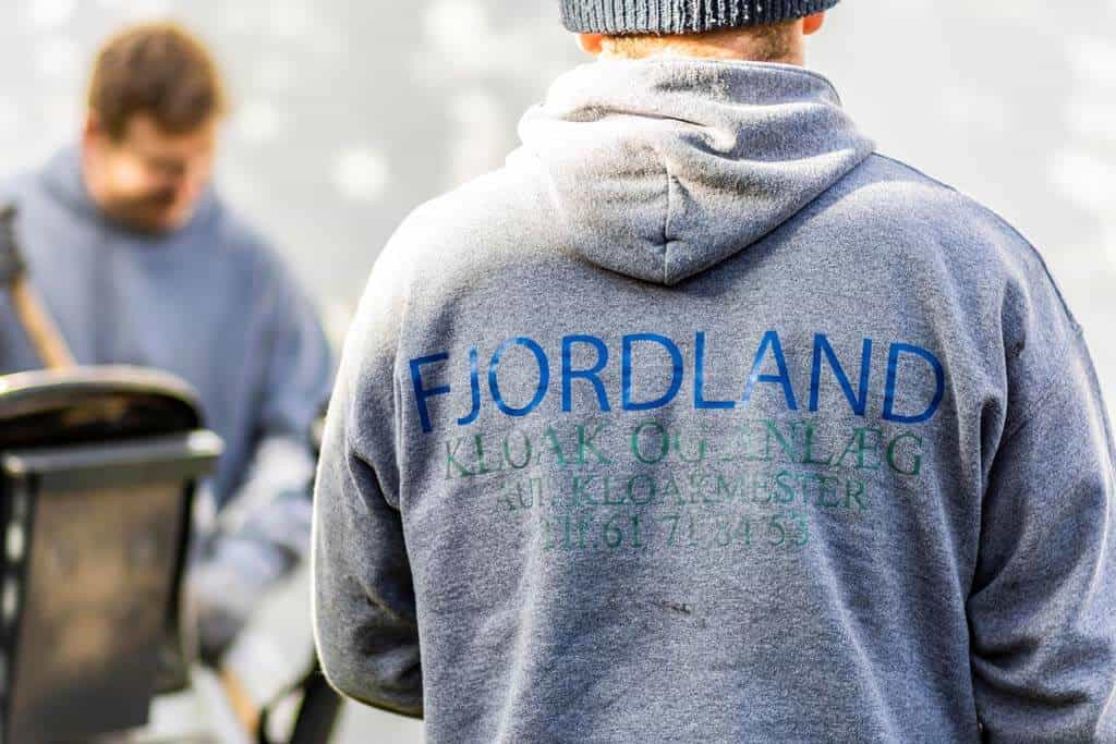 Vores erfarne fagfolk er igang med et omfangsdræn. Ring i dag for at få en pris.